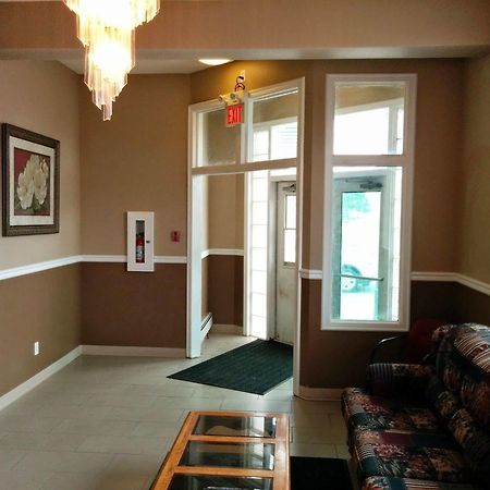 Bonnyville Hotel Екстер'єр фото