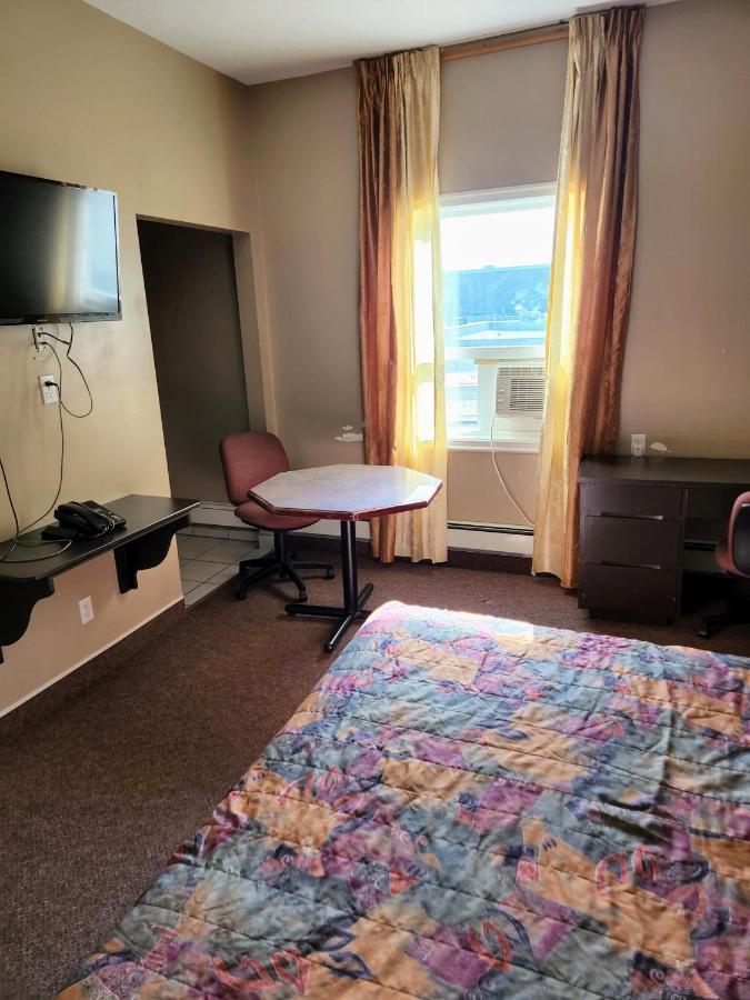 Bonnyville Hotel Екстер'єр фото