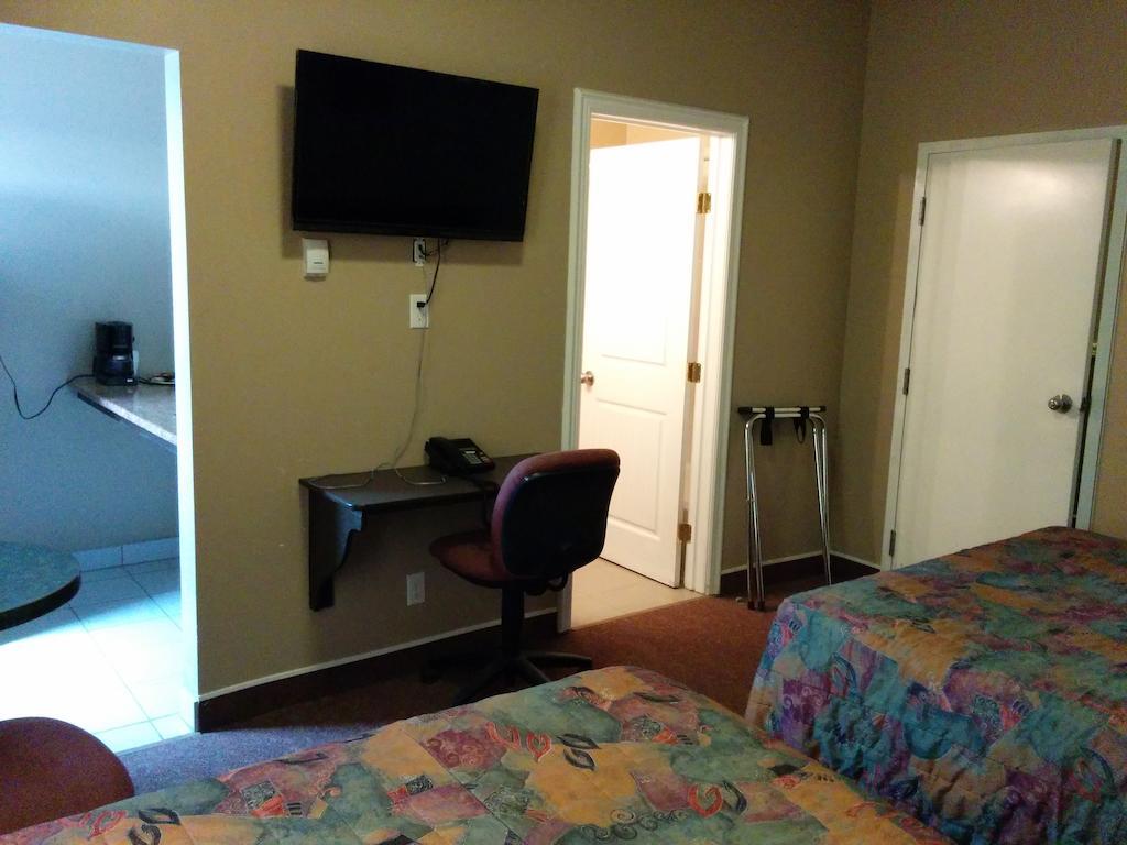 Bonnyville Hotel Екстер'єр фото