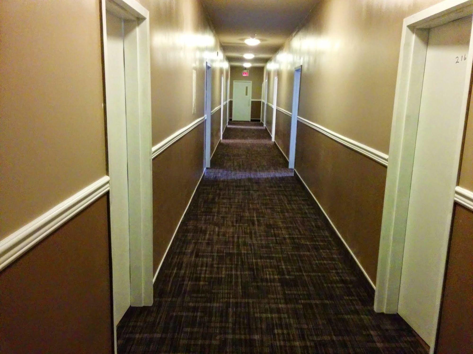 Bonnyville Hotel Екстер'єр фото