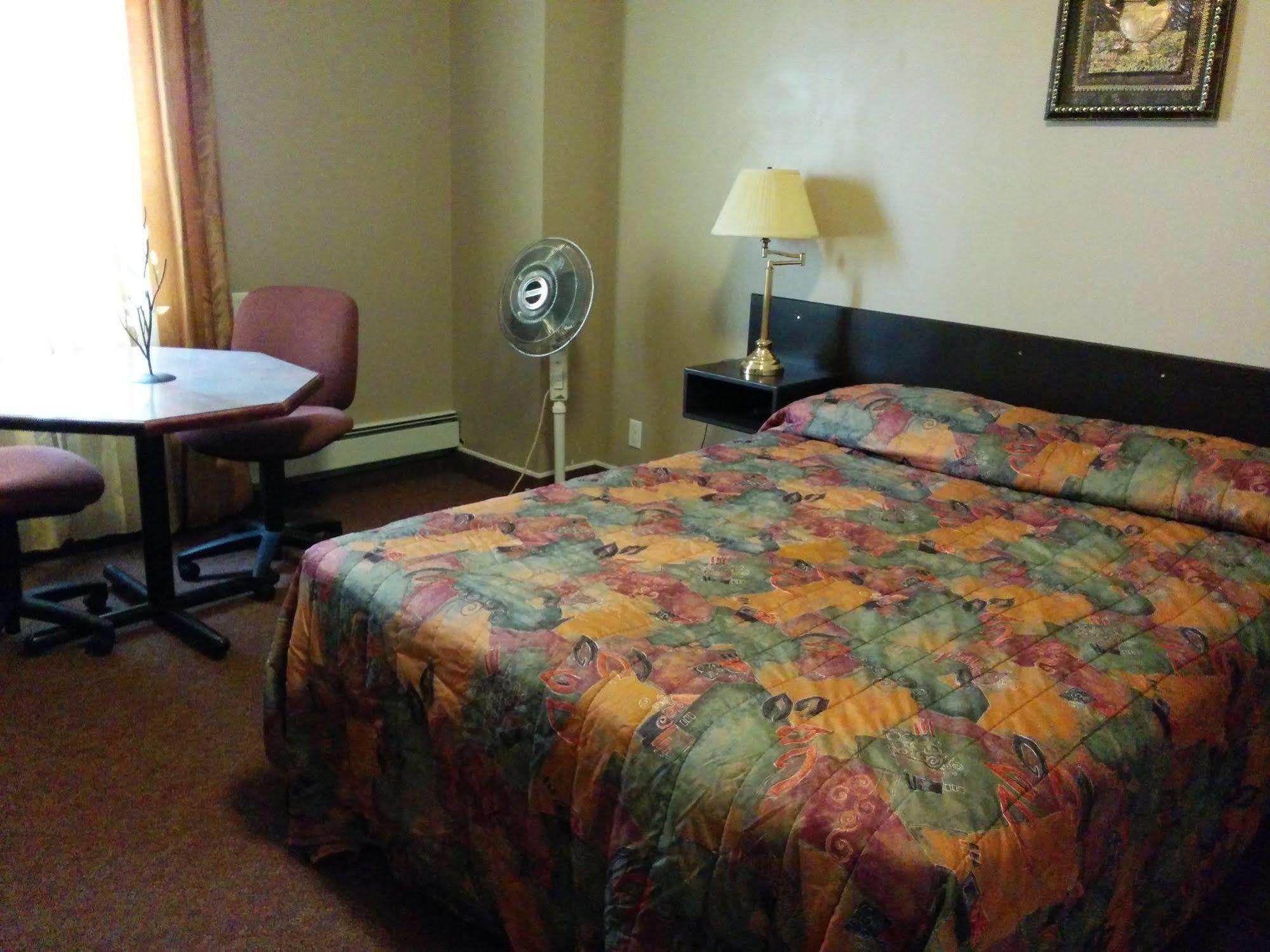 Bonnyville Hotel Екстер'єр фото