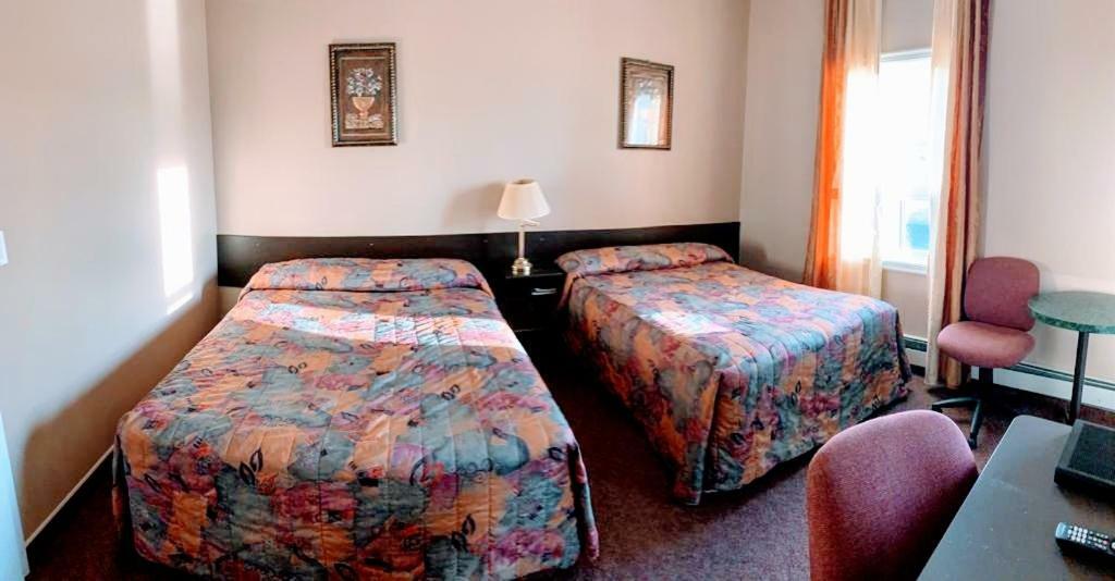 Bonnyville Hotel Екстер'єр фото